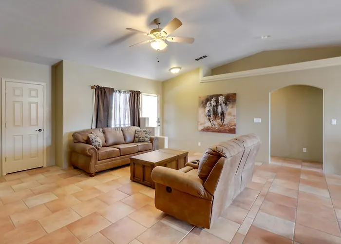Havasu Getaway W/ Patio - Hike, Swim, & Golf! Lake Havasu City