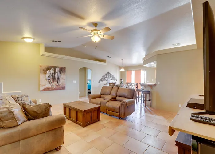 Havasu Getaway W/ Patio - Hike, Swim, & Golf! Casa vacanze Lake Havasu City