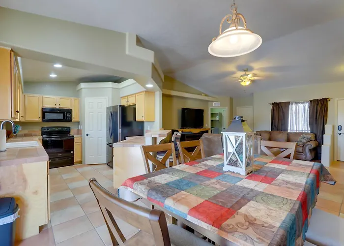 Casa vacanze Havasu Getaway W/ Patio - Hike, Swim, & Golf! Lake Havasu City