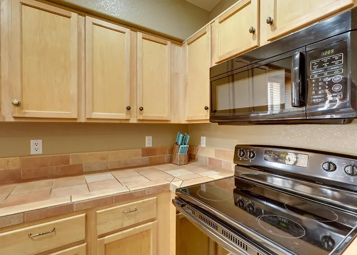 Havasu Getaway W/ Patio - Hike, Swim, & Golf! Casa vacanze Lake Havasu City
