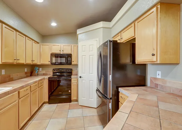 Havasu Getaway W/ Patio - Hike, Swim, & Golf! Casa vacanze Lake Havasu City