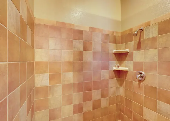 Havasu Getaway W/ Patio - Hike, Swim, & Golf! Lake Havasu City