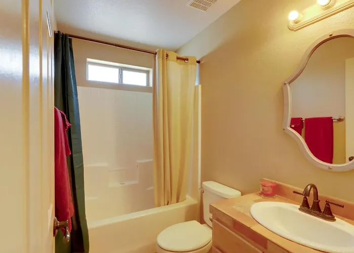 Havasu Getaway W/ Patio - Hike, Swim, & Golf! *